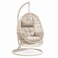 Sedia sospesa in metallo e rattan sintetico crema